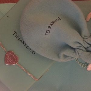 Tiffany & Co. Sterling Silver Heart Bracelet.💙