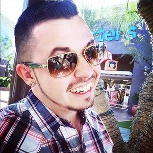 Meet your Posher, Clayton