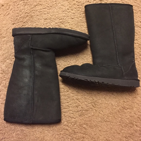 black classic uggs size 6 black classic uggs size 6