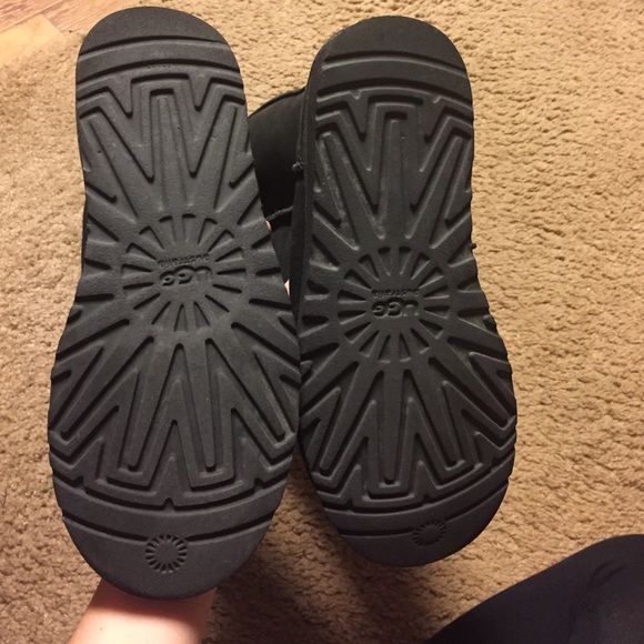 black classic uggs size 6 black classic uggs size 6