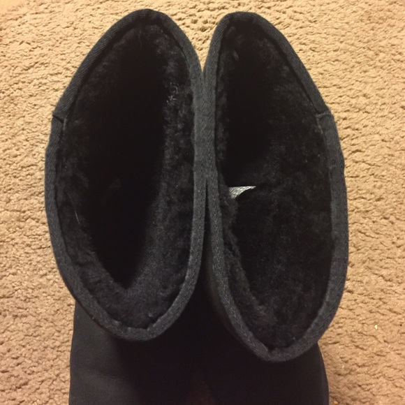 black classic uggs size 6 black classic uggs size 6