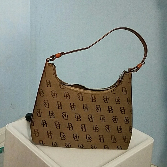 Sale ! ADORABLE HAND PURSE AUTHENTIC!