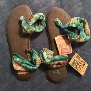 NWT Sanuk Flip Flops