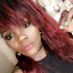 Meet your Posher, Dominique