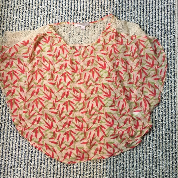 Green and red leaf flowy top