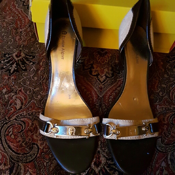 Sandals - Picture 2 of 3