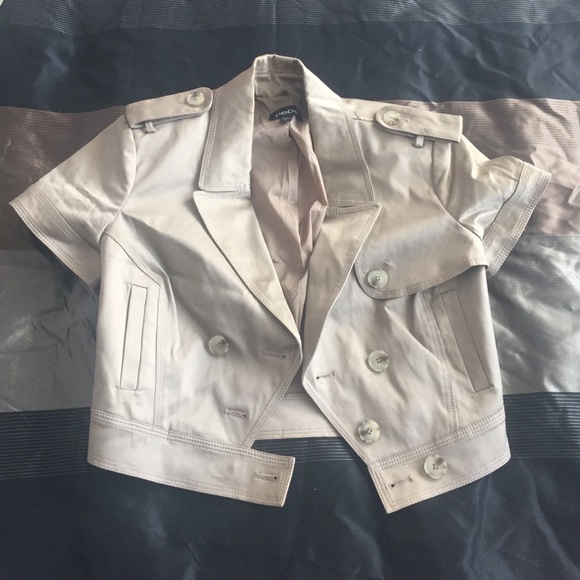 Short sleeve blazer