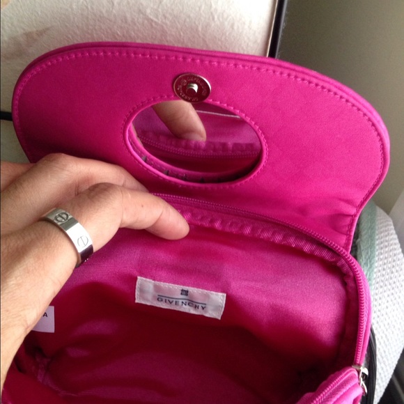 Givenchy small pouch/clutch or cosmetic bag Authentic - Picture 4 of 6