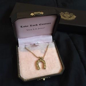 Horseshoe necklace