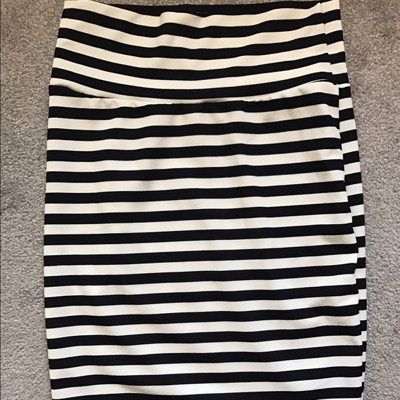 XS Cassie Lularoe!