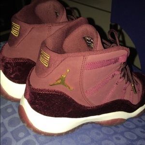 Jordan 11 velvet