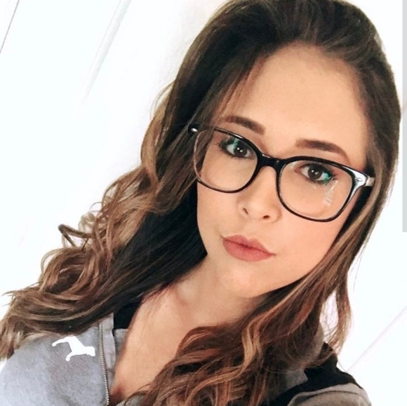 Meet your Posher, Jess - Picture 4 of 4