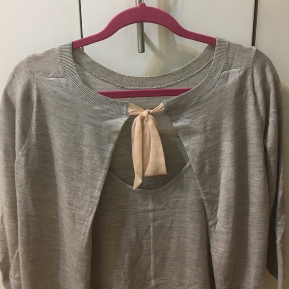 Grey sweater with back ribbon detail