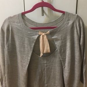 Grey sweater with back ribbon detail
