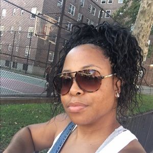 Meet your Posher, Ronise