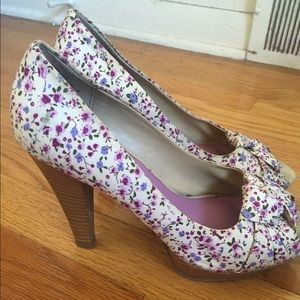 Floral Print Kenneth Cole Heels