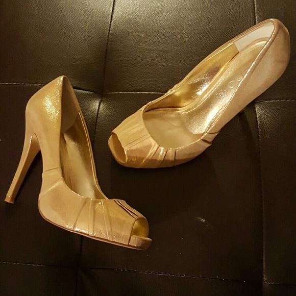 Heels - Picture 2 of 2