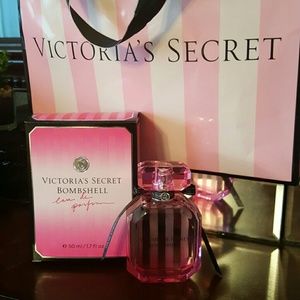 Victoria secret bombshell