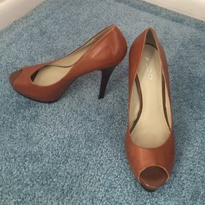 Tan 6 inch heels Aldo