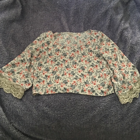 hollister flower top with bell bottom sleeves