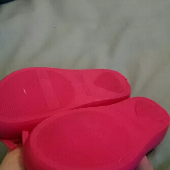 Size 6 - Picture 2 of 2