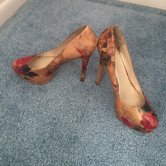 Rose pattern shoes