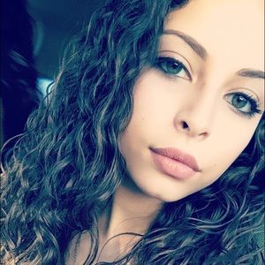 Meet your Posher, Adriana