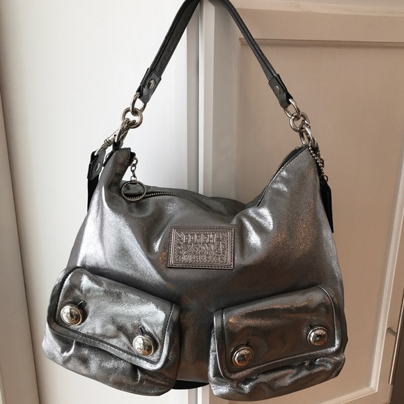 Silver Coach Poppy