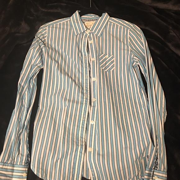 American Eagle Fitted Button Down Shirt