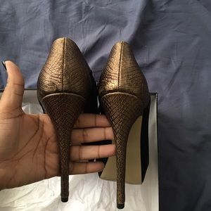 Size 9 boutique 9 peep toe booties