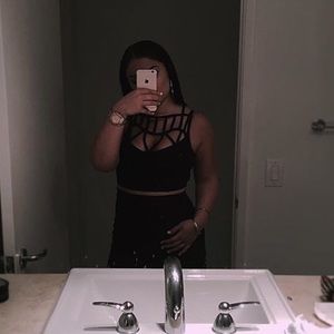 Crop top black ◼️◻️geo pattern out cut