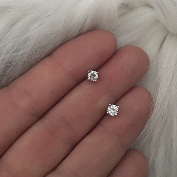 STERLING CZ POSTS 3/4 ct NWT 🌹
