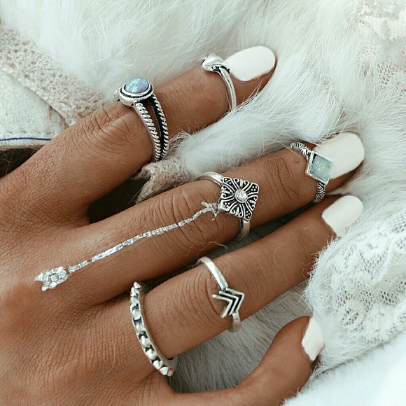 Jewelry - 🎉HP🎉 Vintage Arrow Ring Set