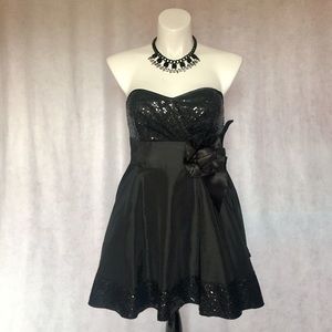 David's Bridal 16 XL Black Strapless Sequin Dress