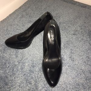 Piano polished black heels