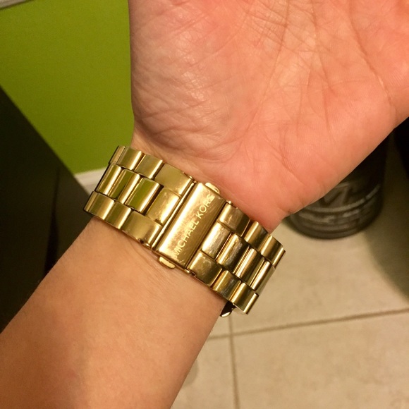 Gold Michael Kors watch MK8077 - Picture 2 of 3