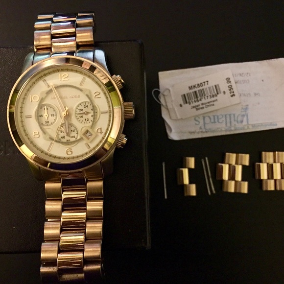 Gold Michael Kors watch MK8077 - Picture 3 of 3