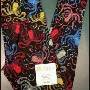 ISO THESE lularoe octopus leggings in OS