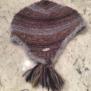COLUMBIA knit tassel hat
