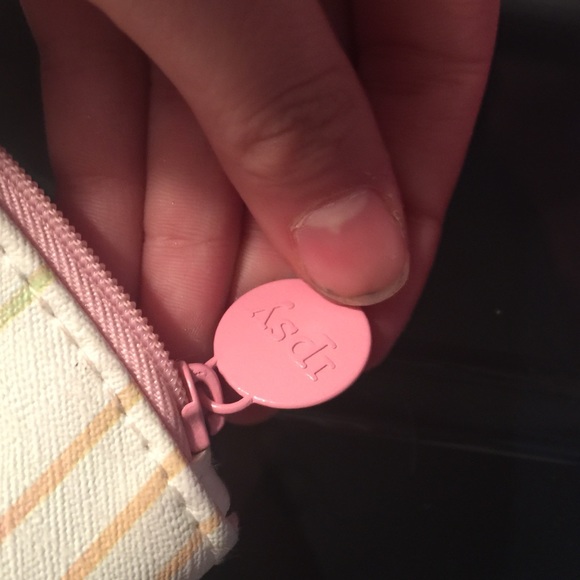 Cute makeup bag! - Picture 2 of 3