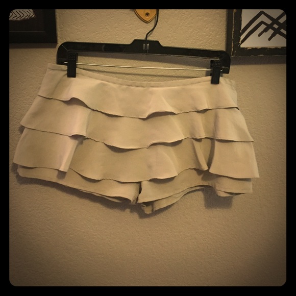 Urban Outfitters flouncy skirt/shorts - Picture 1 of 2