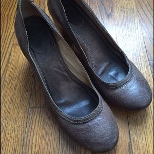 GUC 9.5 Dark Grey FRYE Carson Mid Heels
