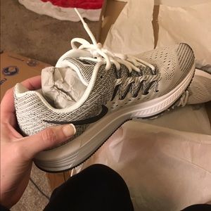 Nike Women Air Zoom Vomero 10 Running Shoe, Size 8