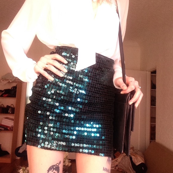 Sequin Mini Skirt - Picture 6 of 7