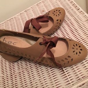 Eyelet flats