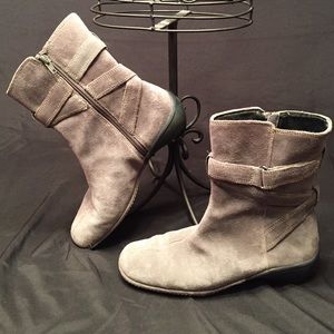 Women's Aerosoles gray boots size 7 1/2