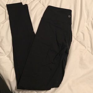 Lululemon yoga pants. Wunder under
