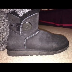 UGG Mini Bailey Button Black