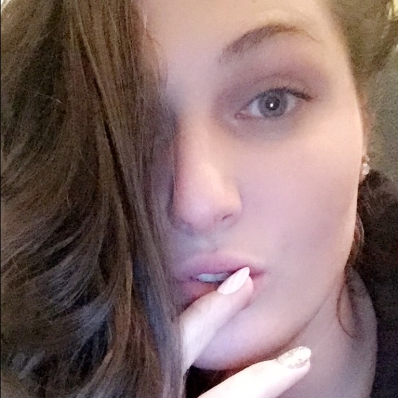 Meet your Posher, Colleen - Picture 1 of 1