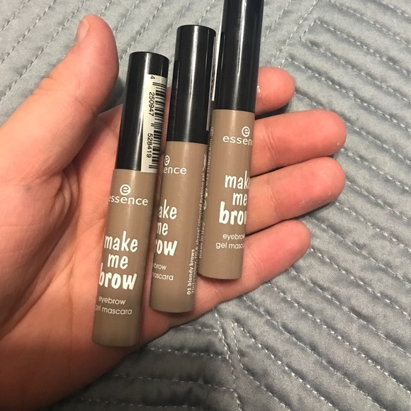 Eyebrow products selling together